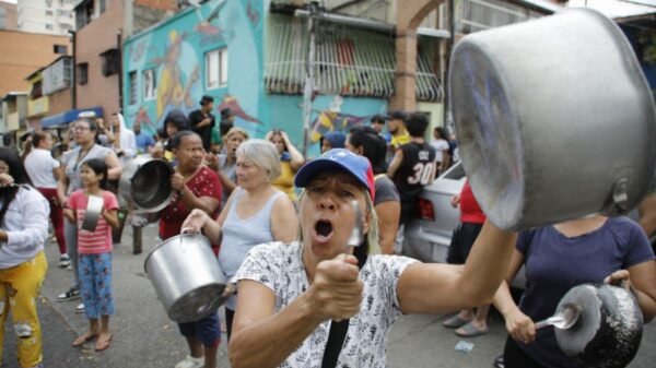 crece-la-tension-en-venezuela:-proclaman-a-maduro-y-hay-cortes-de-ruta-y-cacerolazos