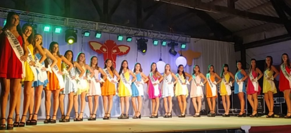 Se presentaron las 20 aspirantes para el reinado