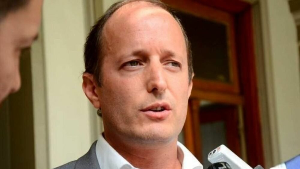 Martín Insaurralde continuará internado por COVID-19 y será tratado con plasma