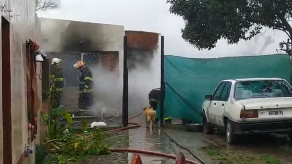 Un Voraz Incendio Se Desató En Una Vivienda