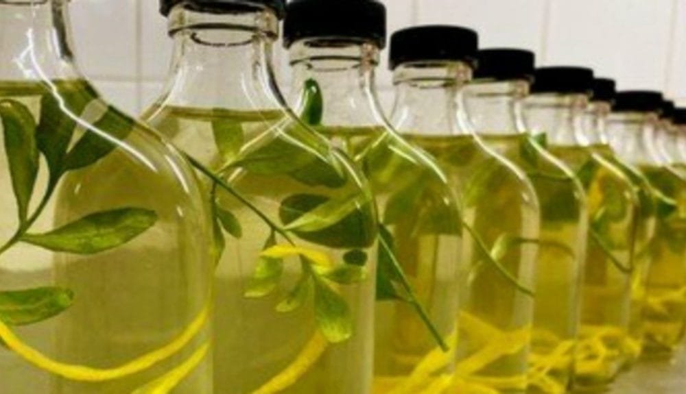 1 de agosto: ¿Por qué la tradición dice que hay que tomar caña con ruda?