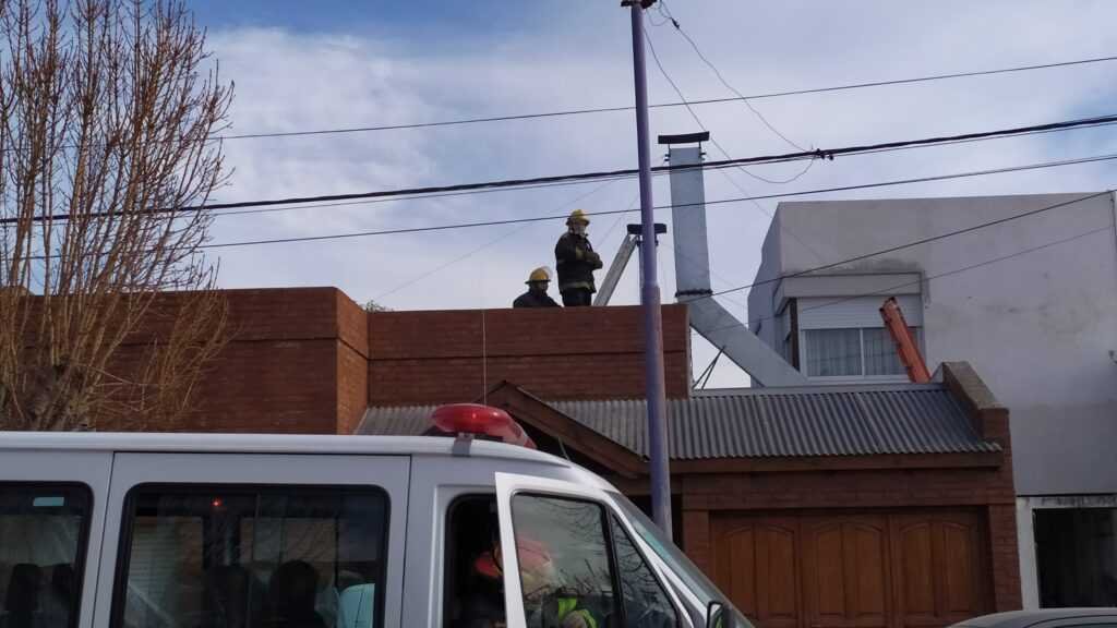 Bomberos fue convocado a dos incendios en la mañana de este viernes