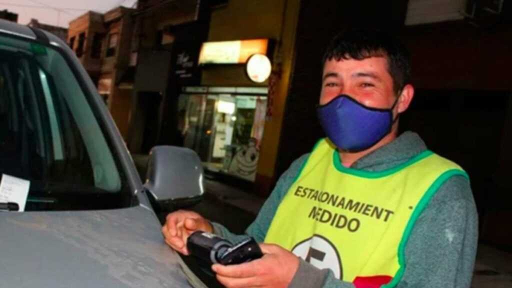 Devolvió un cheque de $2 millones y lo recompensaron con $300