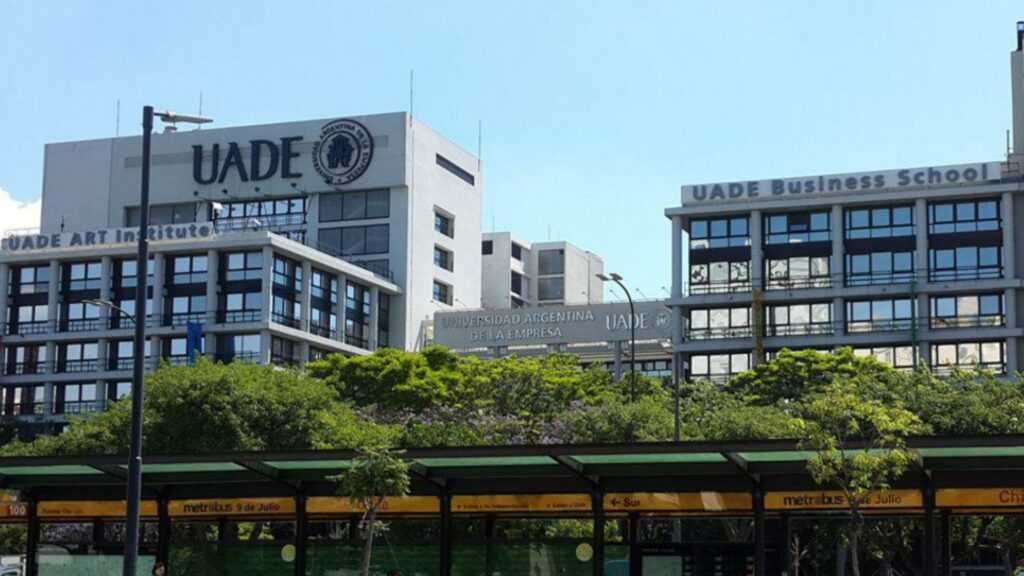 Una docente universitaria de 47 años murió mientras daba una clase por Zoom