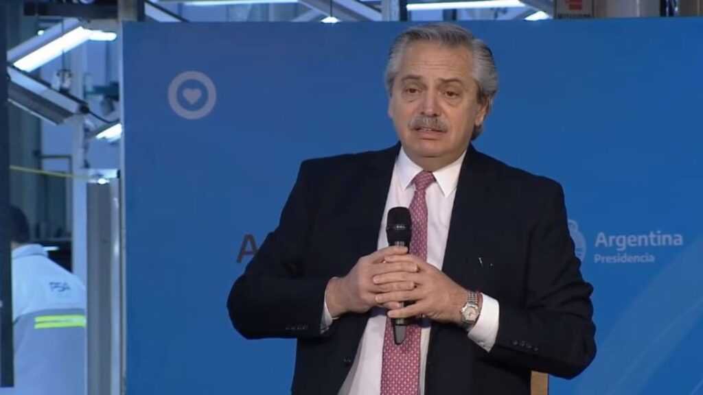 Alberto Fernández pidió dejar “el esparcimiento social para otro momento”