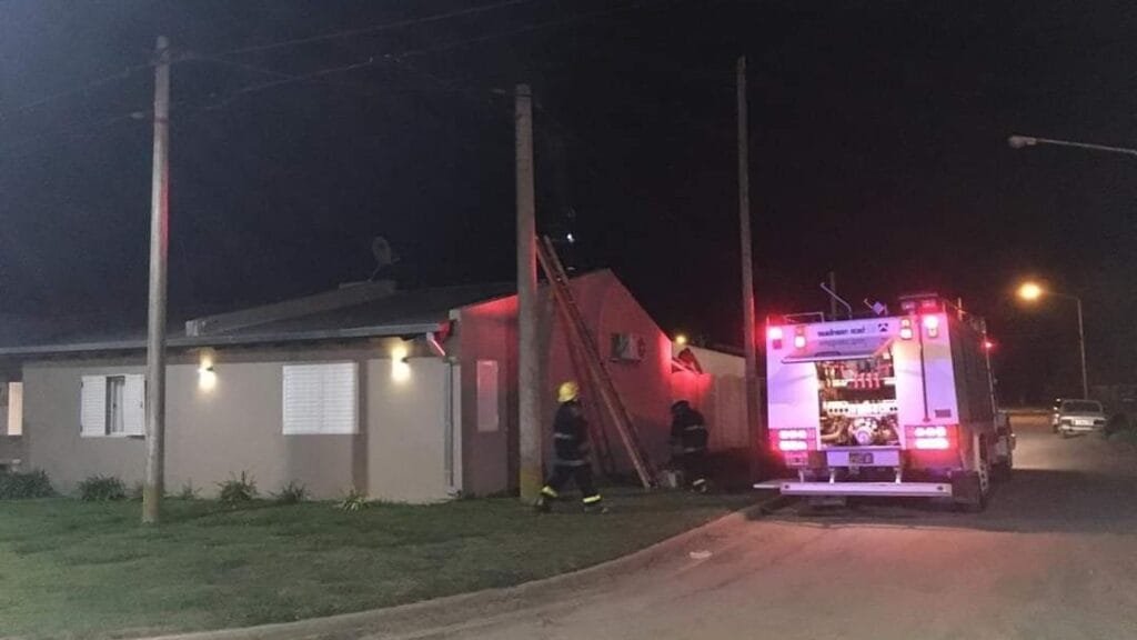 Bomberos acudió a un incendio en una vivienda
