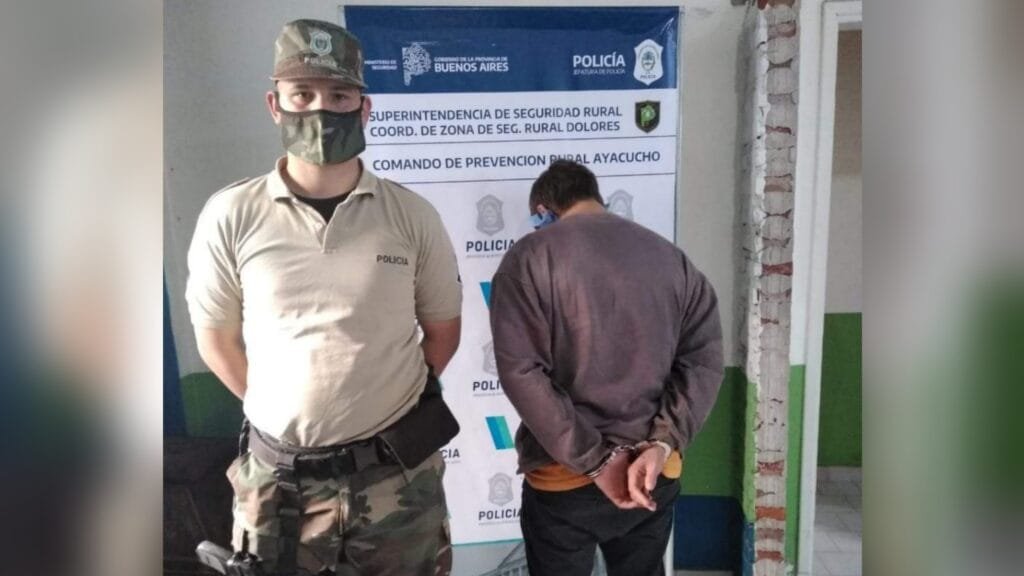 La policía detuvo a un sujeto implicado en un robo y en una faena
