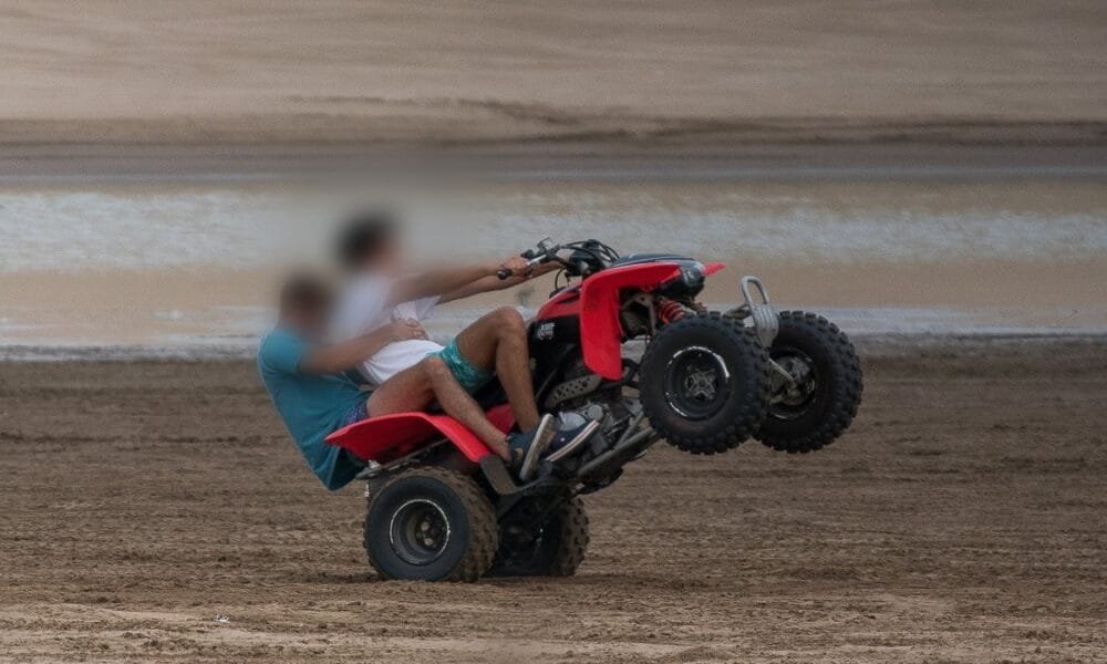 Pinamar prohibió la circulación total de cuatriciclos en los médanos