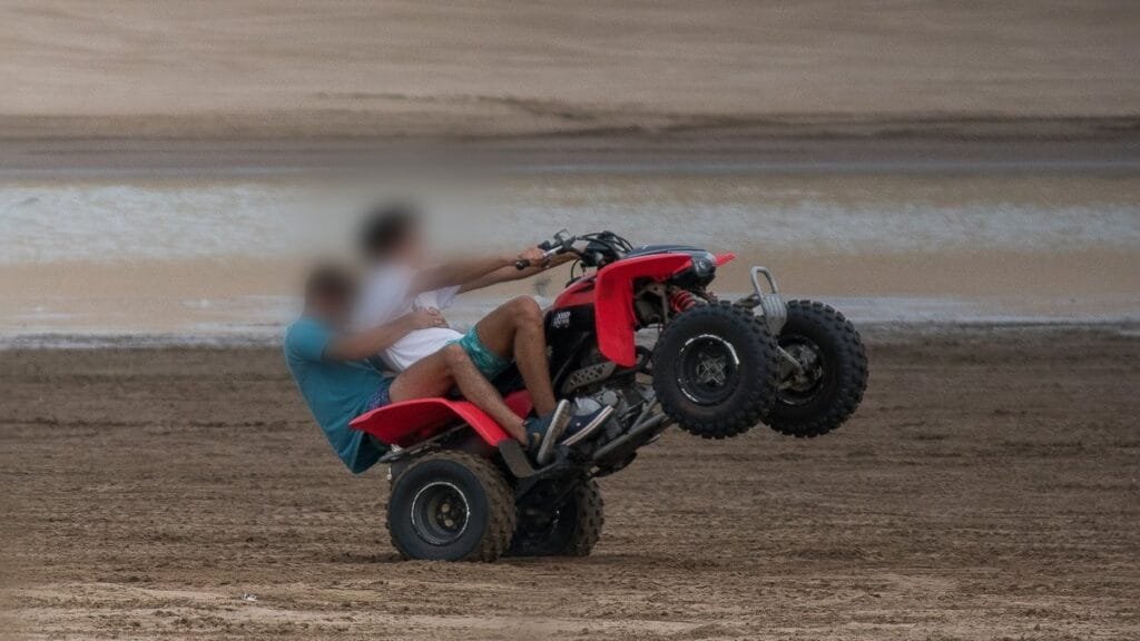 Pinamar prohibió la circulación total de cuatriciclos en los médanos