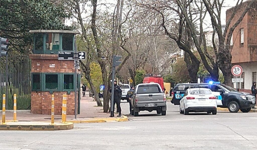 Tiraron una bomba molotov en la Quinta de Olivos: hay un detenido
