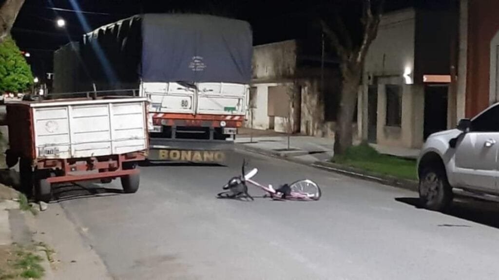DOLORES: Falleció una menor de 12 años que protagonizó un accidente con un camión mientras circulaba en bicicleta