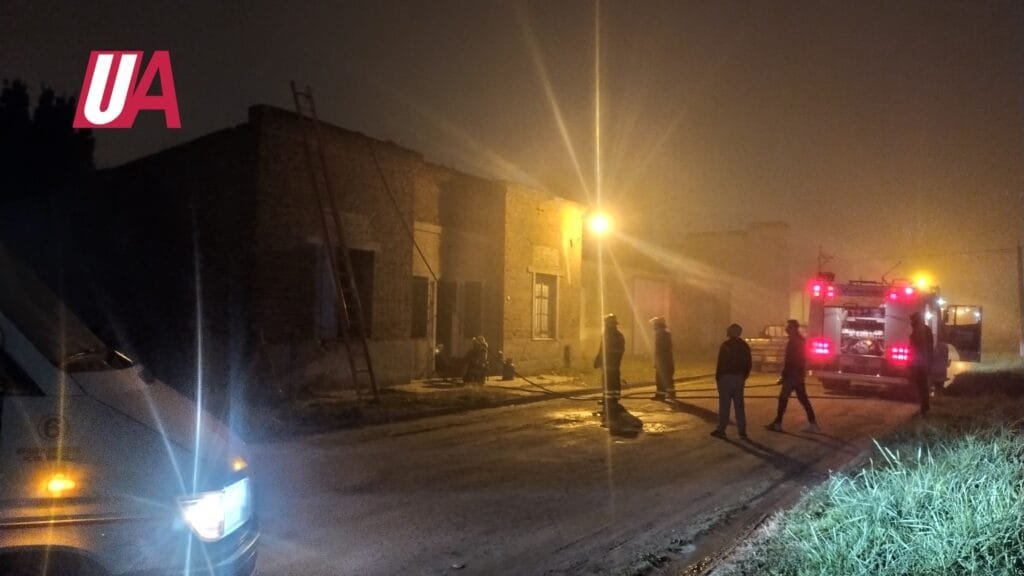 Bomberos trabajó en un incendio de una vivienda