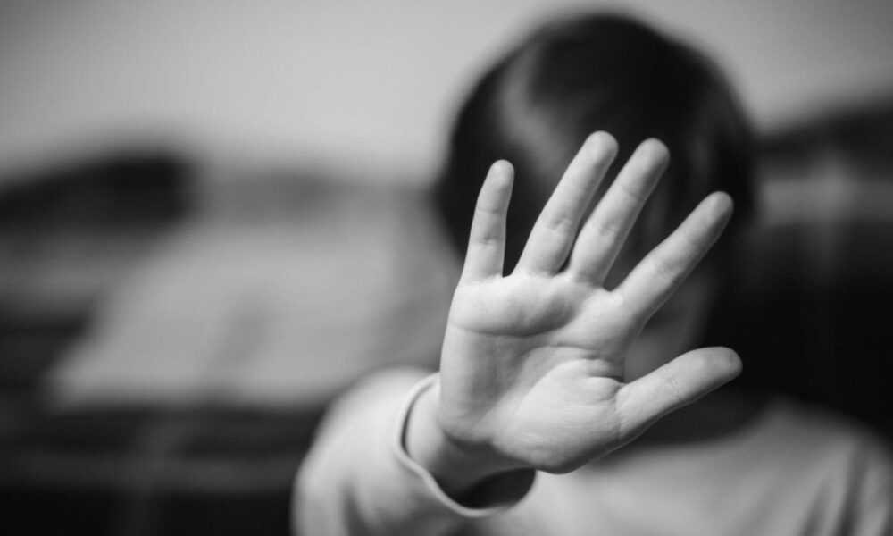 La Justicia determinó que un beso forzado en la boca a una menor constituye abuso sexual