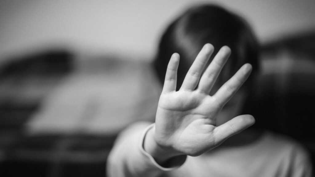 La Justicia determinó que un beso forzado en la boca a una menor constituye abuso sexual