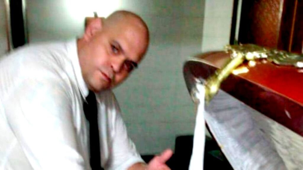 Repudio por la foto del cuerpo de Diego Maradona con el cajón abierto