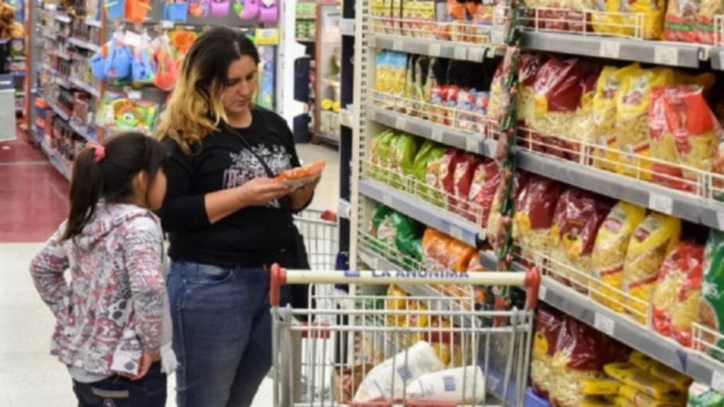 La inflación se desaceleró a 3,2% en noviembre y acumula 30,9% en lo que va del año
