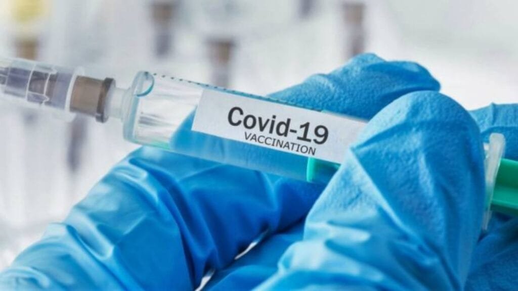 Un empleado dañó 500 dosis de la vacuna de Moderna contra el coronavirus