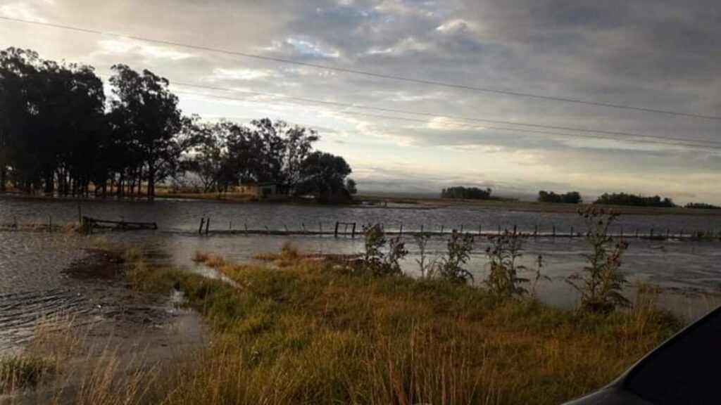 Llovieron más de 300 milímetros en pocas horas en la zona rural