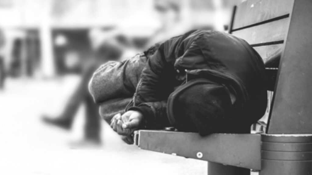 Un joven se encuentra en situación de calle y solo busca trabajo