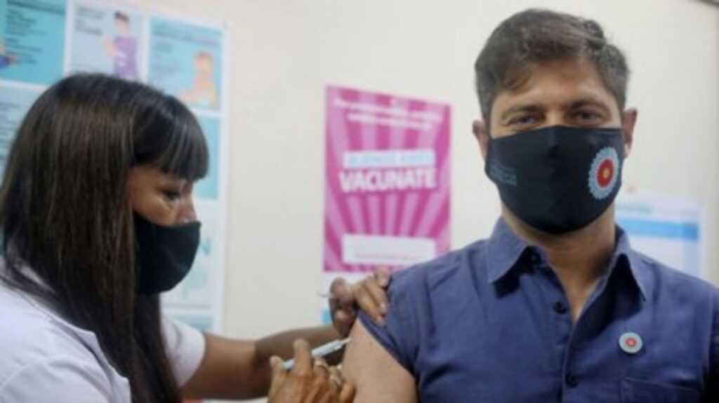 ¿Está bien vacunar contra COVID-19 sin guantes?