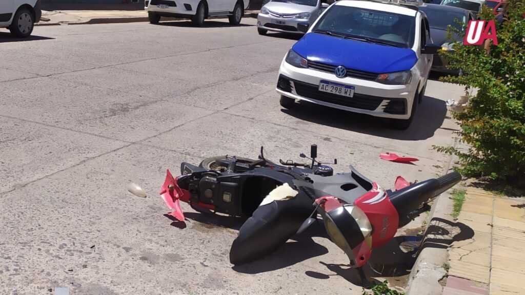 Un joven trasladado al Hospital tras un choque