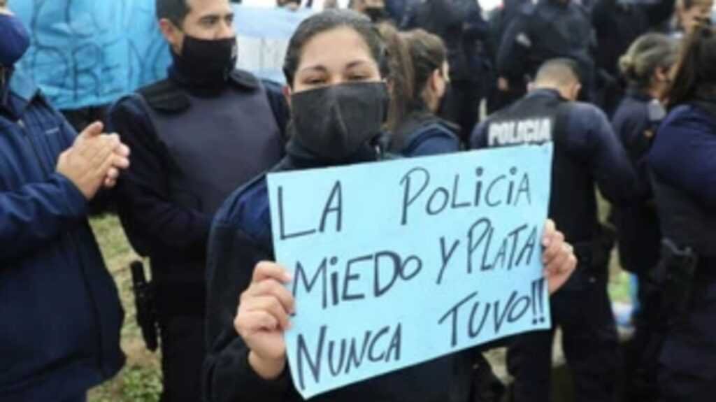 El Ministerio de Seguridad bonaerense separó a 400 policías