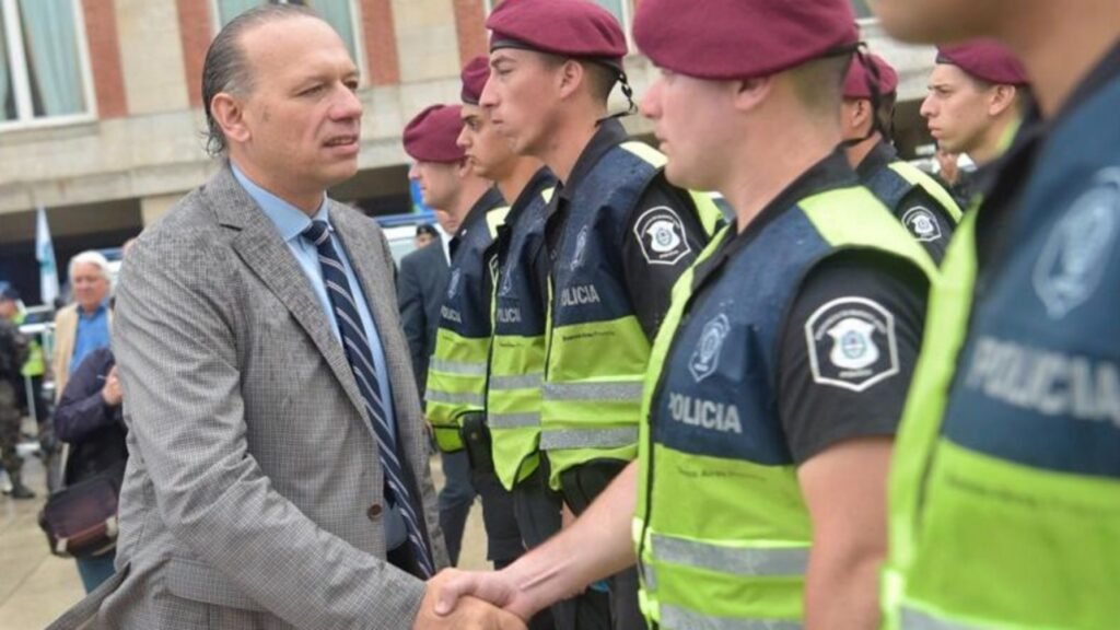 Sergio Berni advirtió que los policías echados solo fueron “la primera tanda”