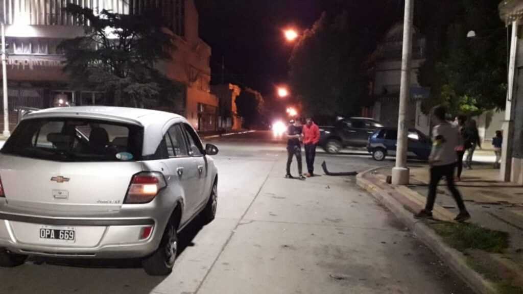 Dos autos chocaron en pleno centro