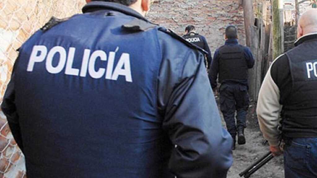 Rompieron una vidriera de un comercio y se llevaron varios elementos