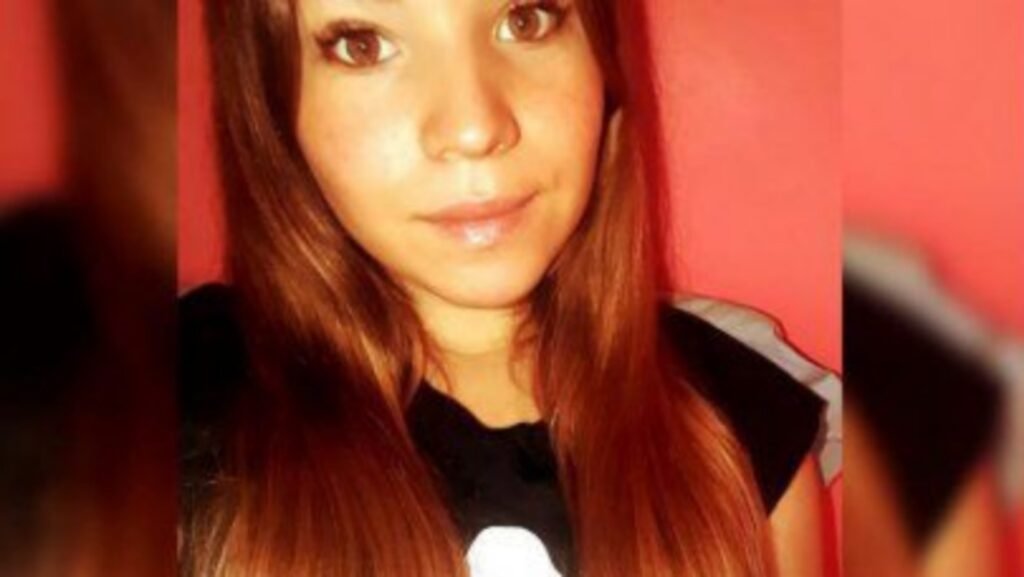 Femicidio en Villa La Angostura: su ex la persiguió y la apuñaló en pleno centro