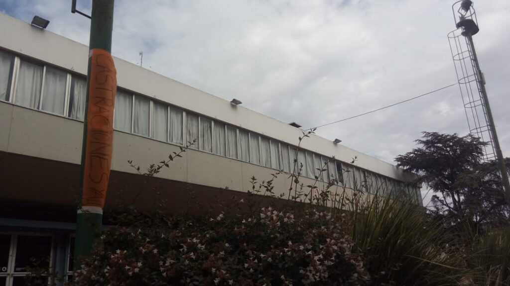 Empapelaron la Municipalidad pidiendo más castraciones