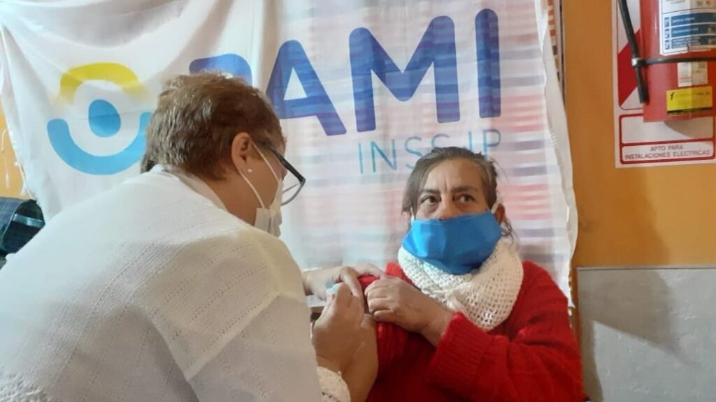 Inicio la campaña de vacunación en geriátricos