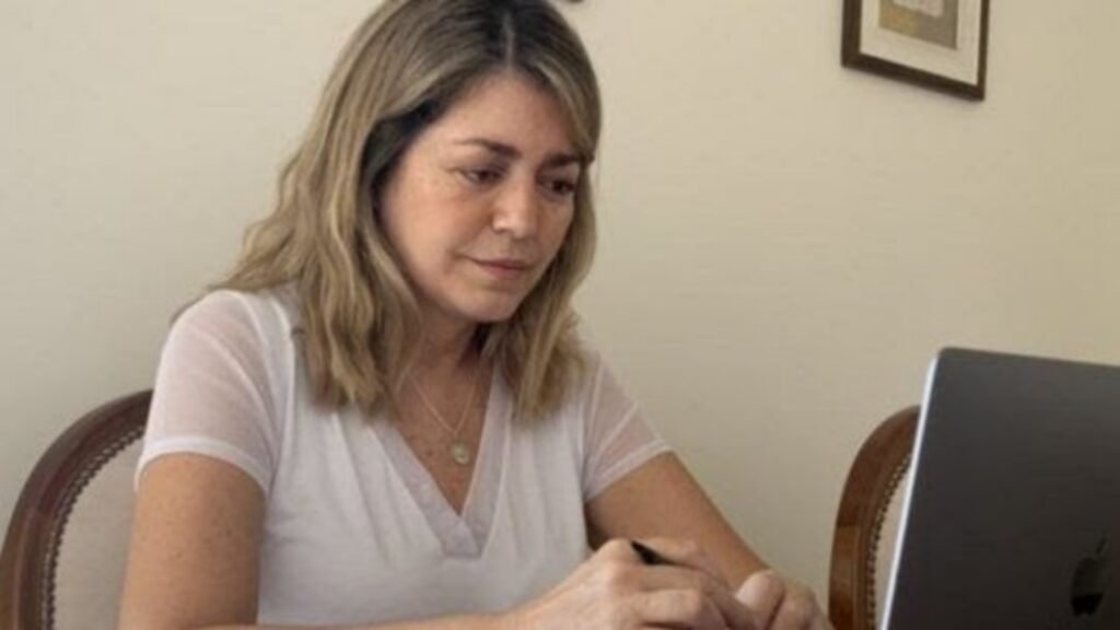 Denuncian a una diputada por sacarle la mitad del sueldo a sus empleados