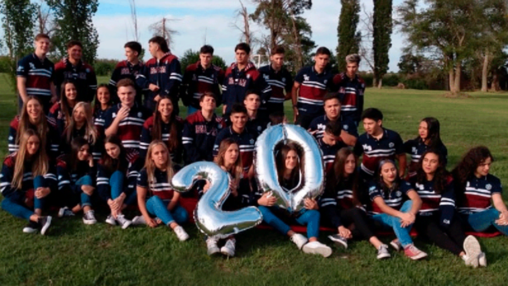 DESTACABLE: alumnos de una secundaria donaron la plata de la fiesta de egresados a los bomberos