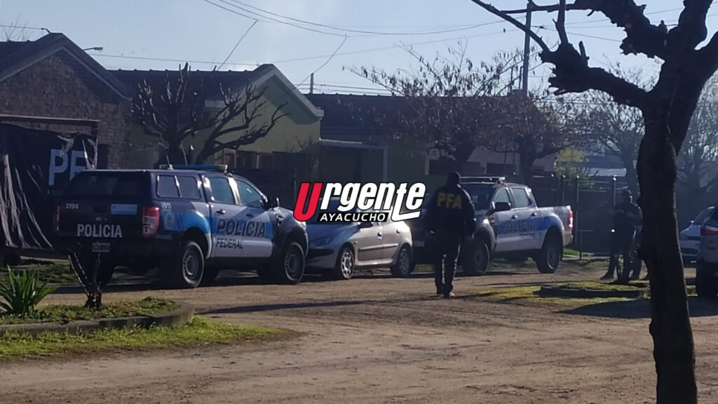 La PFA se encuentra allanando un domicilio de nuestra ciudad
