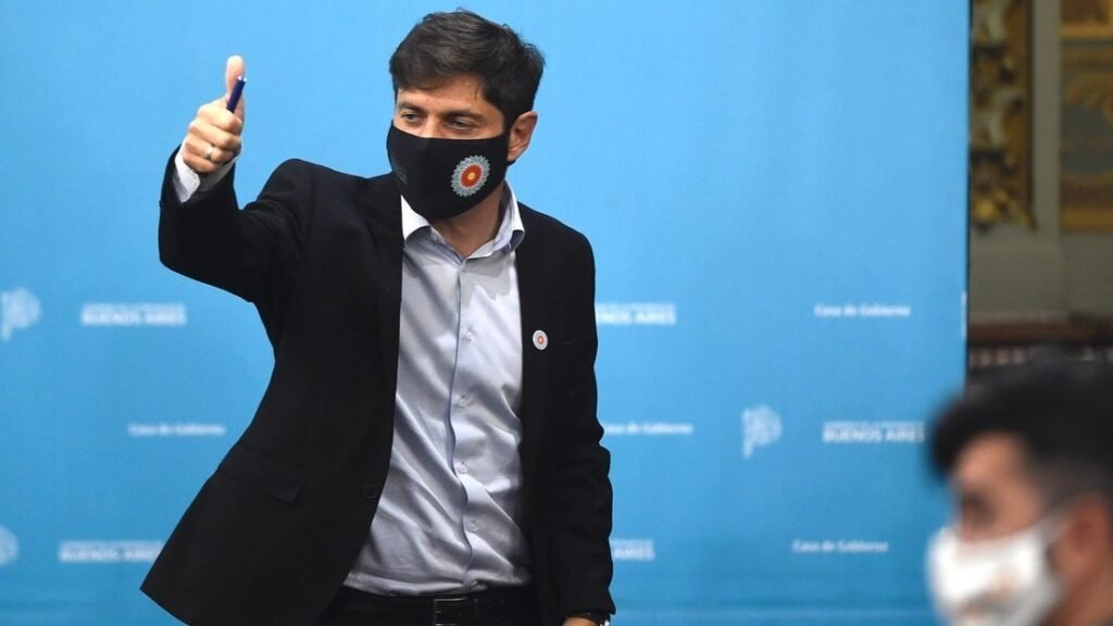 Axel Kicillof anunció que los mayores de 45 podrán inmunizarse sin turno y que en 31 municipios “terminó la vacunación”
