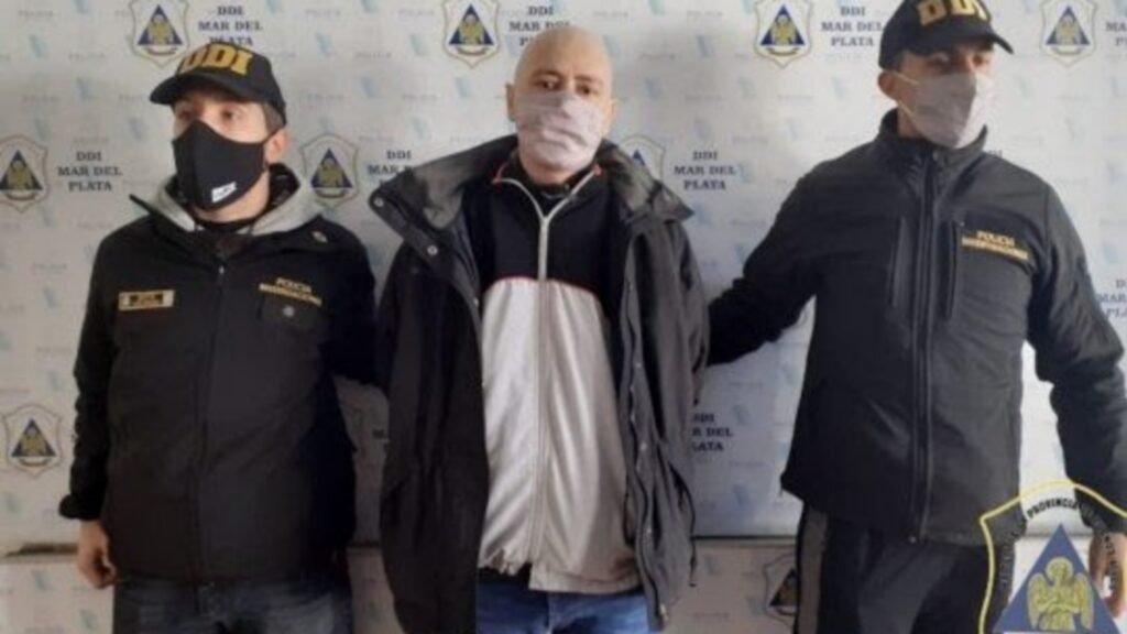 Estaba prófugo hace más de 15 años y fue detenido cuando se fue a vacunar en Mar del Plata