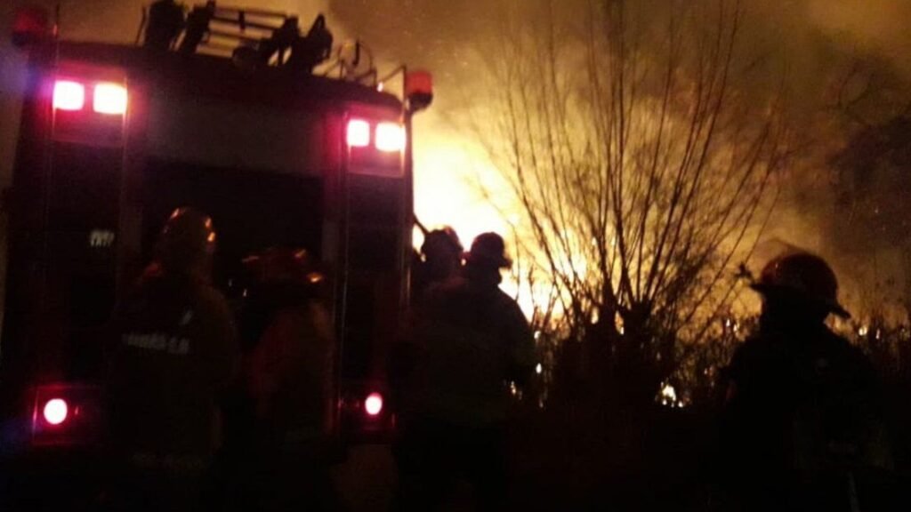 Bomberos trabajó en dos incendios de pastizales generados en las últimas horas
