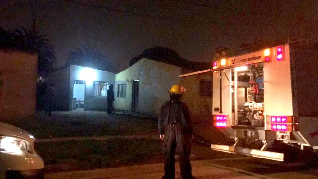 Bomberos fue convocado a un incendio originado en una vivienda del Barrio El Embarcadero