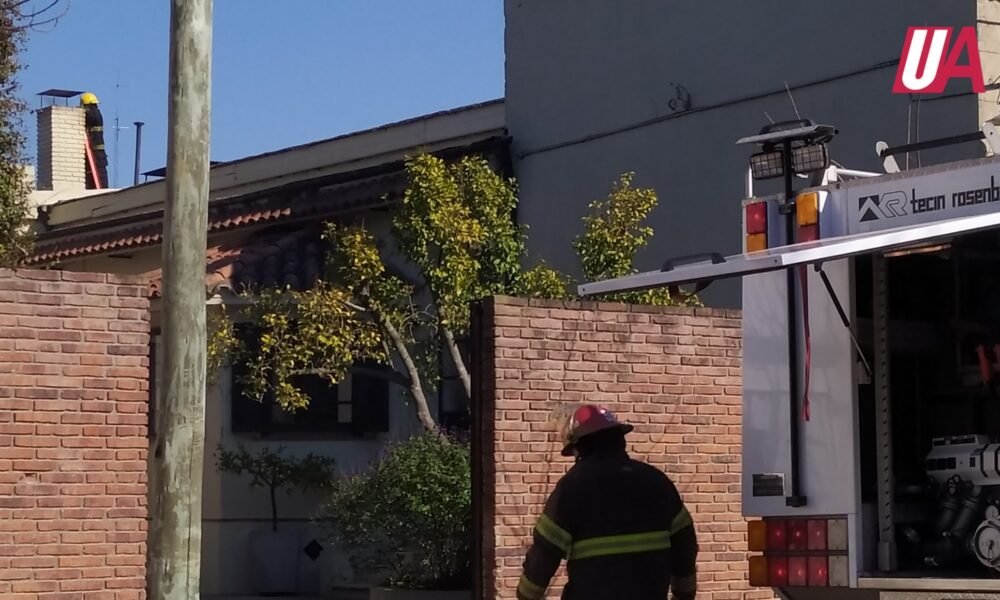 Bomberos trabajó en un incendio en una vivienda