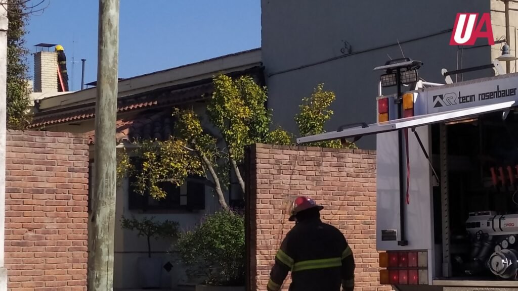 Bomberos trabajó en un incendio en una vivienda