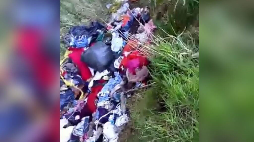 Indignación: Una vecina denuncia que ignorados arrojaron ropa como basura
