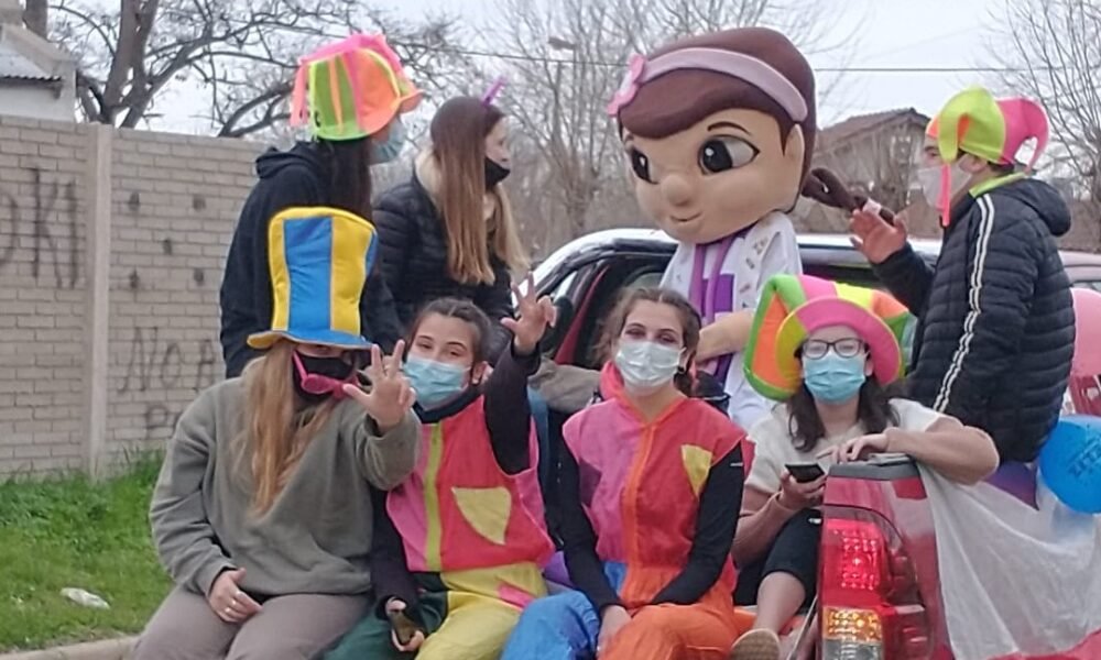 La Juventud Radical recorrió la ciudad para alegrar a los más pequeños