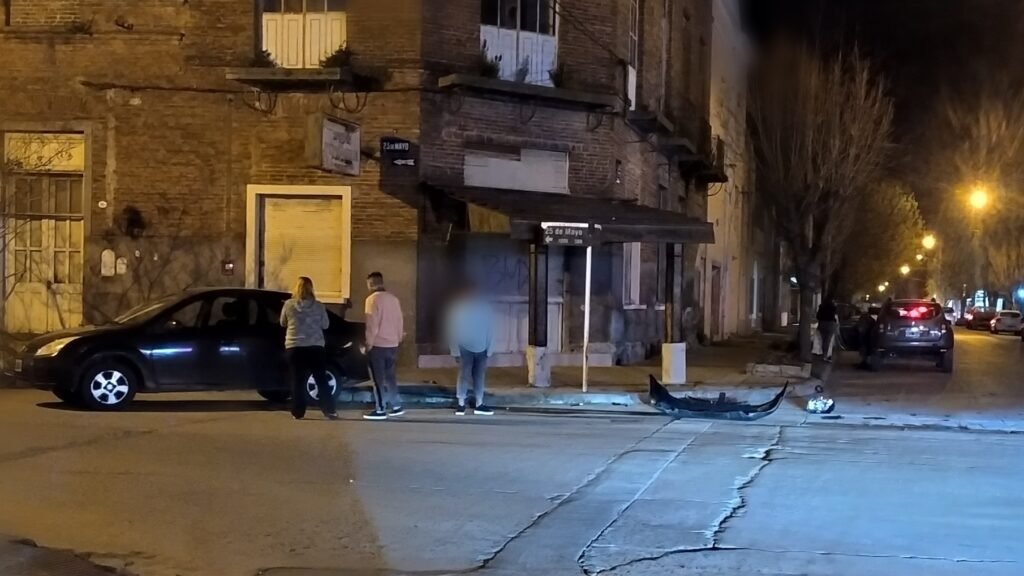 Dos vehículos colisionaron en calle 25 de mayo