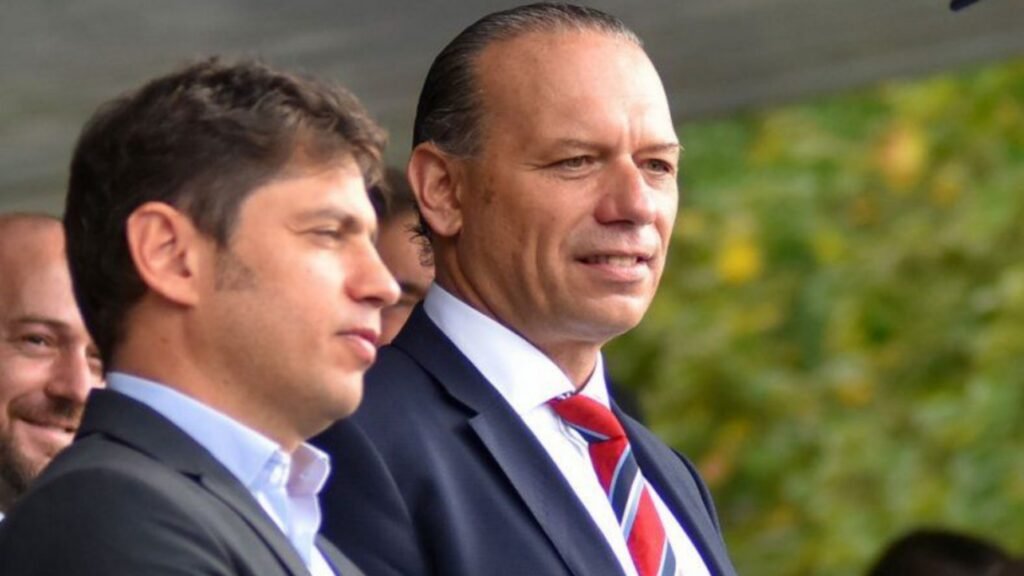 Un día antes de la medida de fuerza de policías, Kicillof anunció una suba salarial