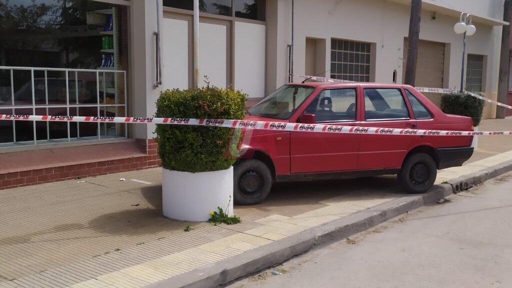 Trasladaron de urgencia a un hombre que perdió el control de su vehículo