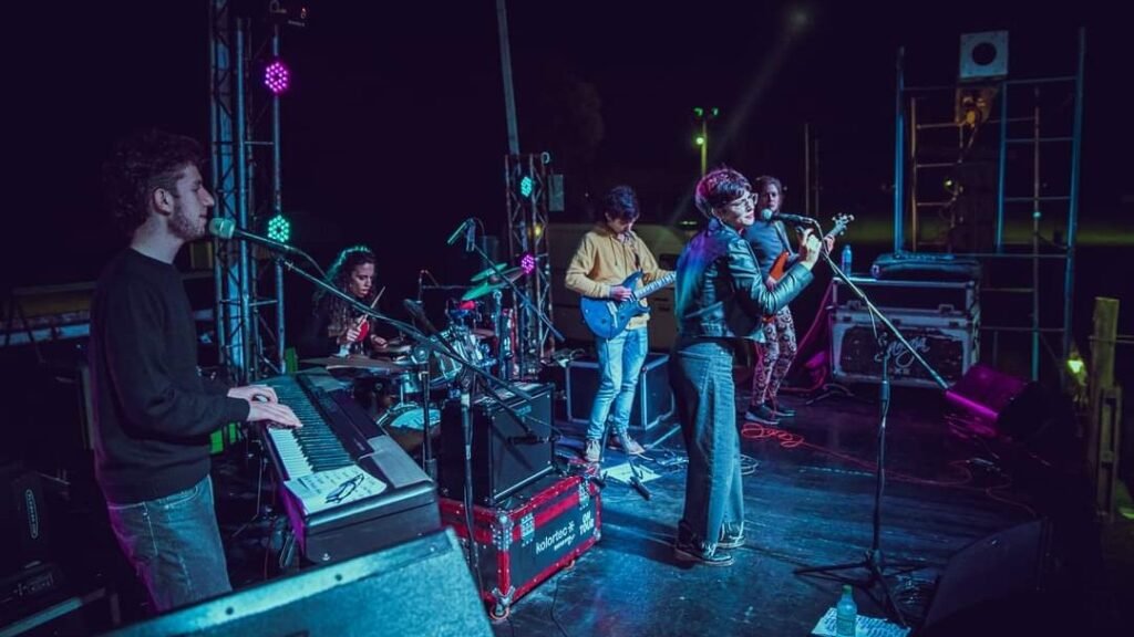 Fecumdá, brillando sobre el escenario a todo ritmo