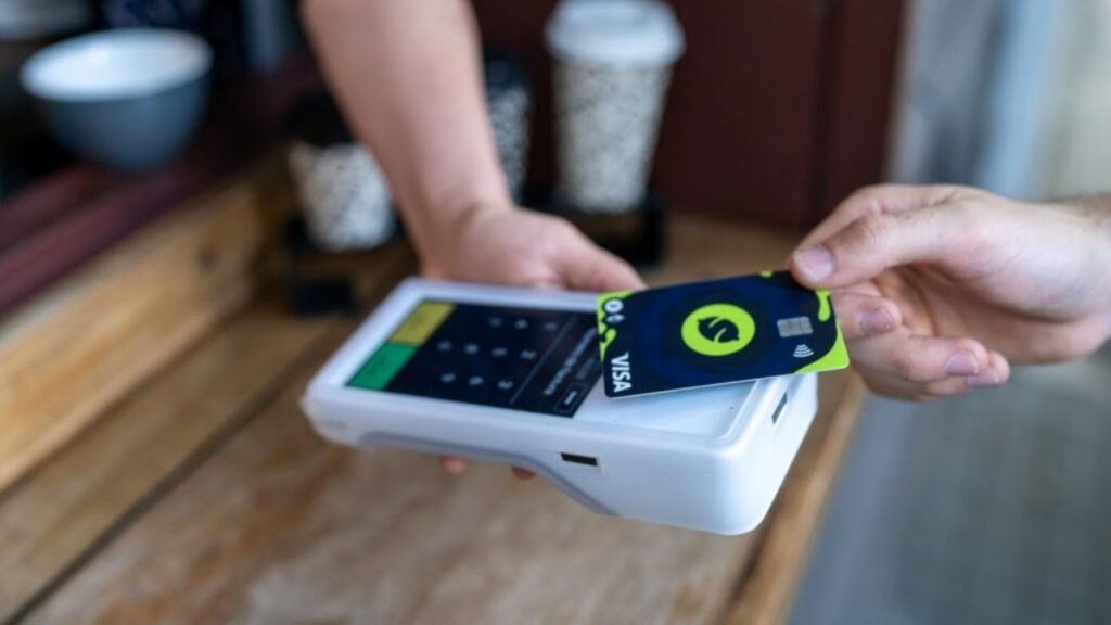 Lanzan la primera tarjeta de débito para pagar con Bitcoin en la Argentina