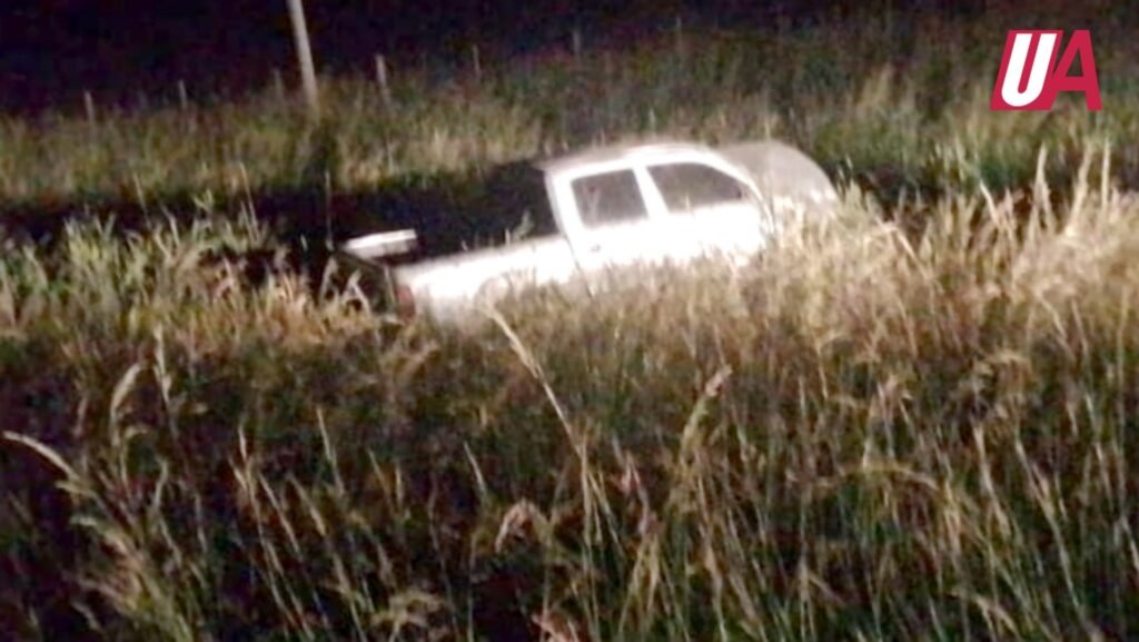 Una camioneta despistó y volcó en Ruta 74