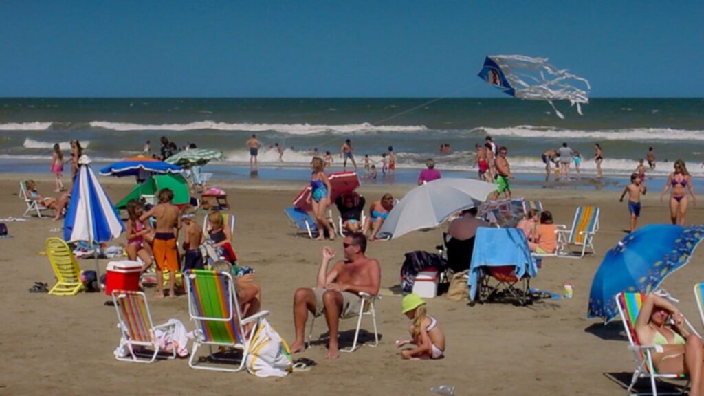 Fin de semana largo récord: se movió un 25% más de turistas que antes de la pandemia